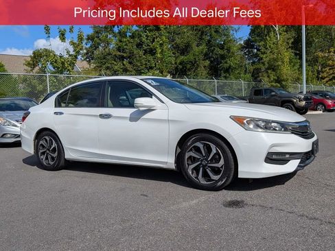 Used 2017 Honda Accord EX image 2