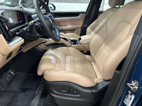 Used 2024 Porsche Cayenne image 17