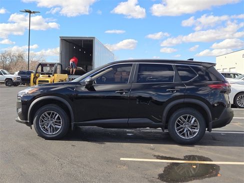 Used 2021 Nissan Rogue S image 4