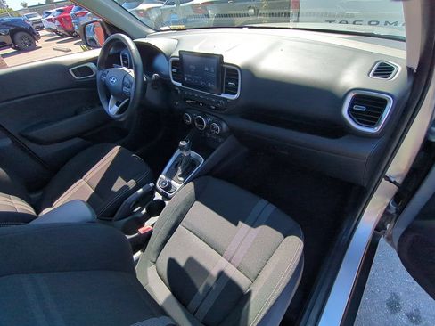 Used 2025 Hyundai Venue SEL FWD image 28