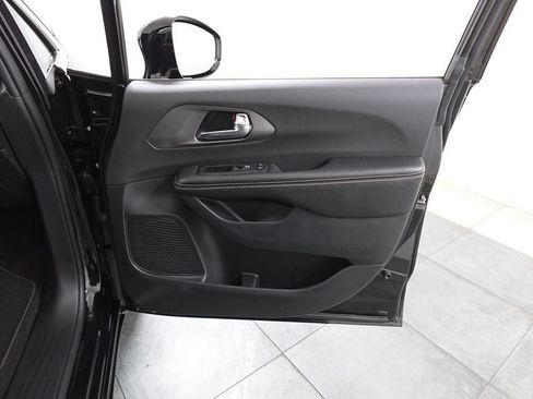 New 2027 Chrysler Pacifica Select FWD image 27