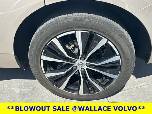Used 2024 Volvo XC60 B5 Ultimate w/ Protection Package Premier AWD/4WD image 13