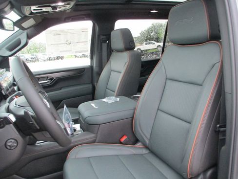 New 2026 GMC Yukon XL AT4 AWD/4WD image 11
