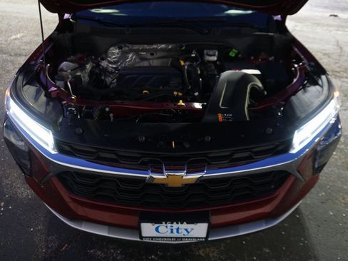 Certified 2025 Chevrolet Trax LT w/ LT Convenience Package image 27