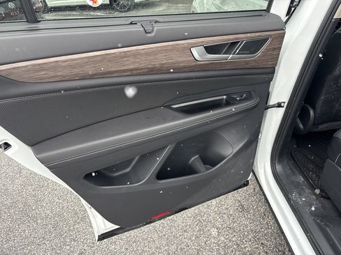 Used 2024 Volkswagen Atlas SEL Premium R-Line image 11