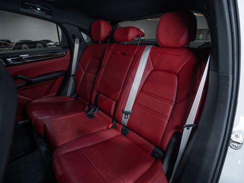 Used 2023 Porsche Cayenne Platinum Edition AWD/4WD image 30