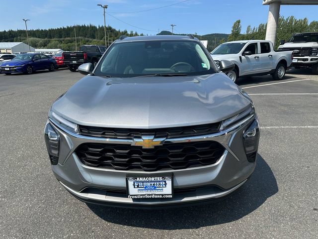 Used 2025 Chevrolet Trax LT FWD image 8