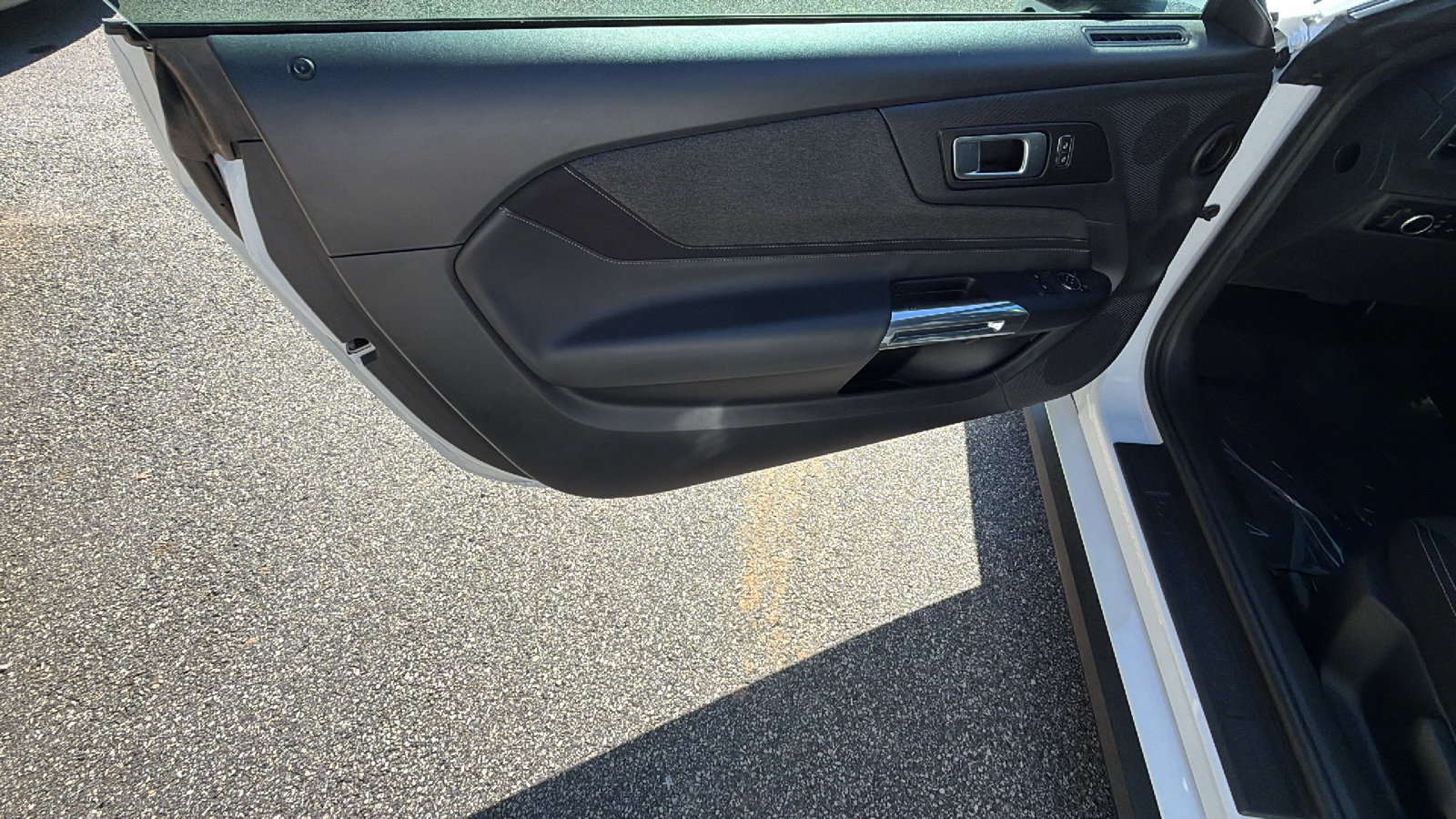 Used 2025 Ford Mustang GT RWD image 13