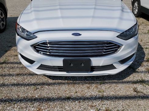 Used 2018 Ford Fusion SE image 2