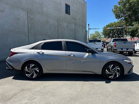 Used 2025 Hyundai Elantra Sport w/ Cargo Package FWD image 2