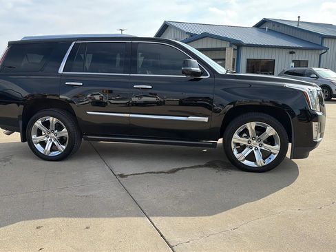 Used 2018 Cadillac Escalade Platinum image 25