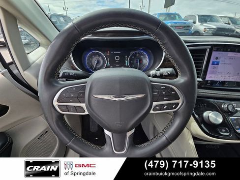 Used 2022 Chrysler Pacifica Limited FWD image 14