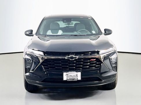 New 2026 Chevrolet Trax RS w/ Sunroof Package image 2