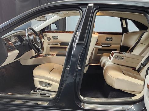 Used 2013 Rolls-Royce Ghost RWD image 26