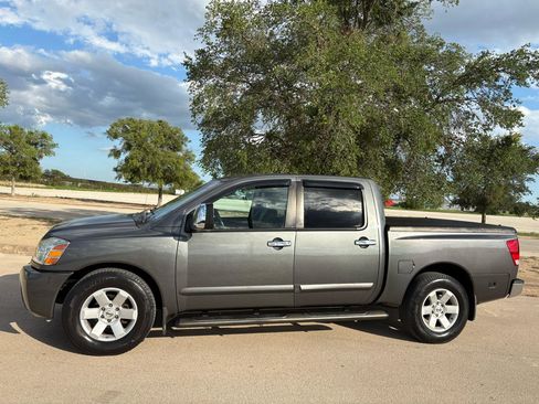Used 2005 Nissan Titan LE w/ (T01) Tow Pkg RWD image 2