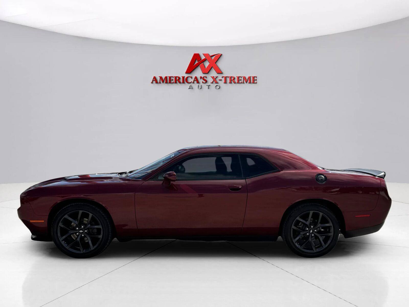 Used 2019 Dodge Challenger SXT RWD image 2