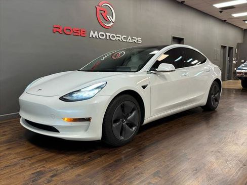 Used 2020 Tesla Model 3 Standard Range Plus image 1