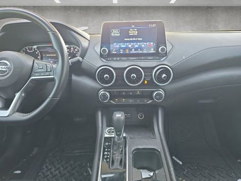 Used 2022 Nissan Sentra SV image 3