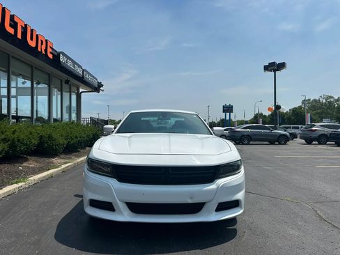 Used 2022 Dodge Charger SXT RWD image 2