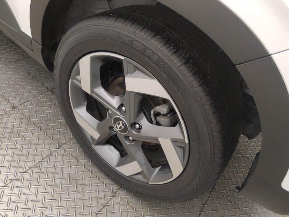 Used 2025 Hyundai Venue SEL FWD image 31