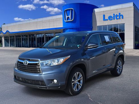 Used 2015 Toyota Highlander XLE image 1