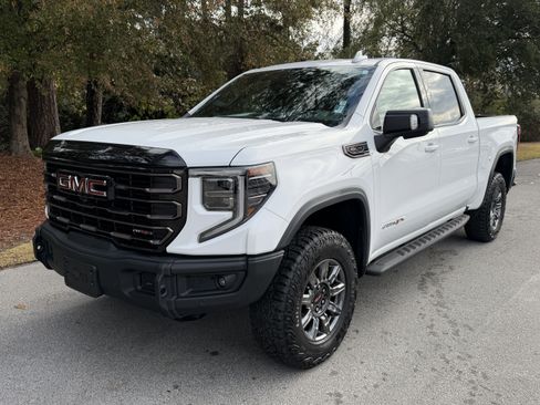 Used 2024 GMC Sierra 1500 AT4X image 12