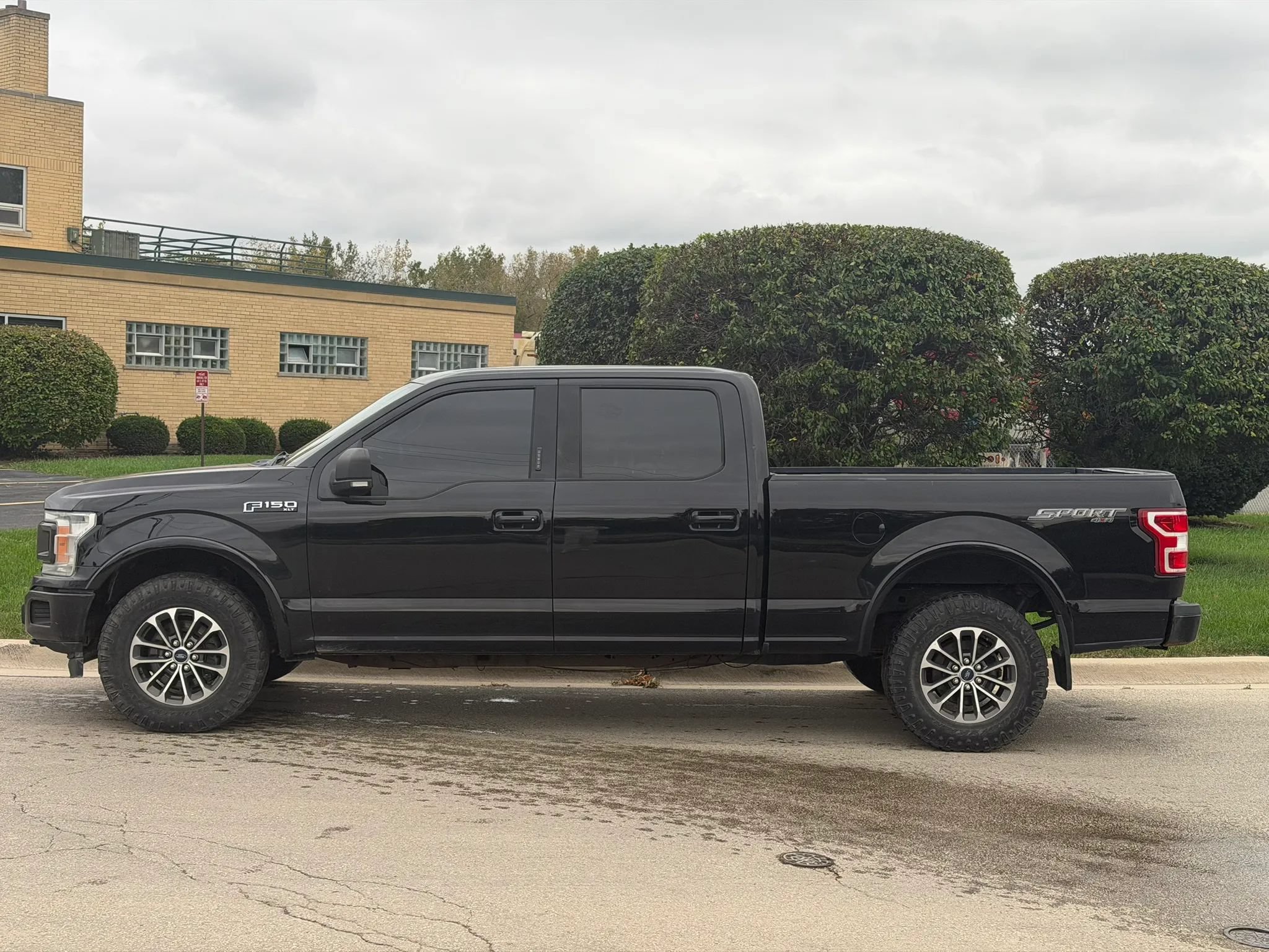 Used 2019 Ford F150 XLT w/ Equipment Group 302A Luxury AWD/4WD image 2
