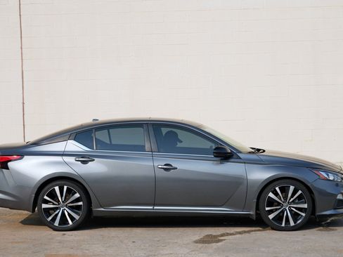 Used 2022 Nissan Altima 2.0 SR FWD image 46