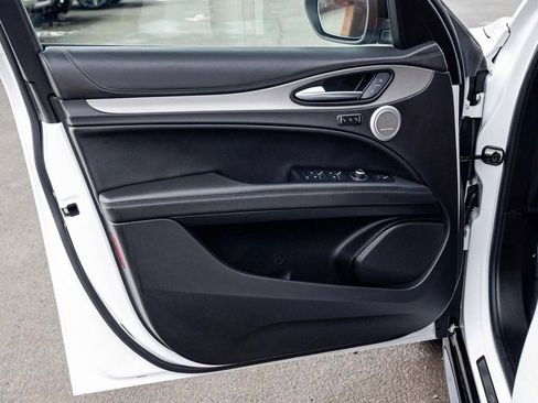 Used 2024 Alfa Romeo Stelvio Veloce image 11