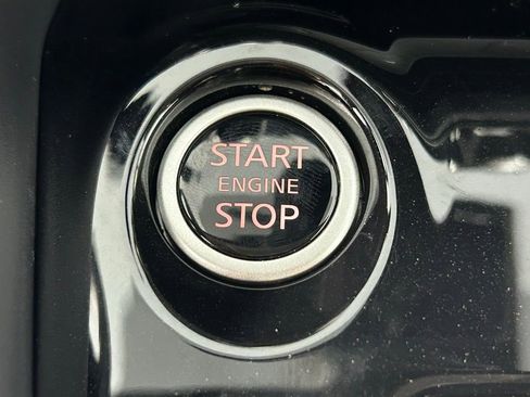 Used 2025 Nissan Versa SV w/ Trunk Package image 20