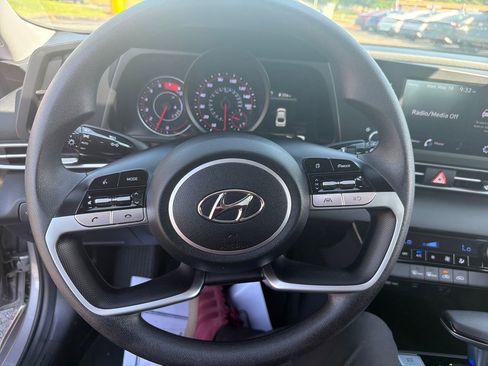 Used 2022 Hyundai Elantra SEL FWD image 17
