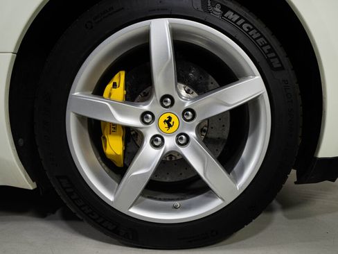 Used 2017 Ferrari California T RWD image 27