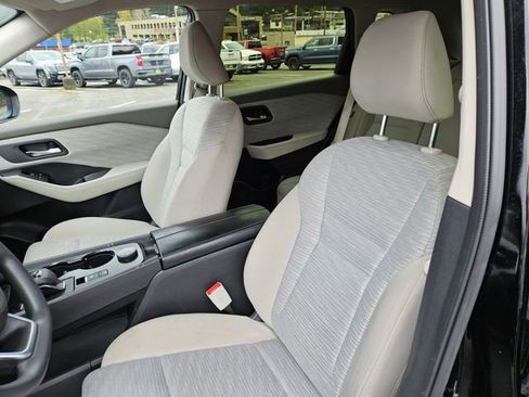 Used 2023 Nissan Rogue SV image 6