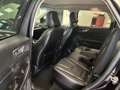 Used 2020 Ford Edge Titanium image 24