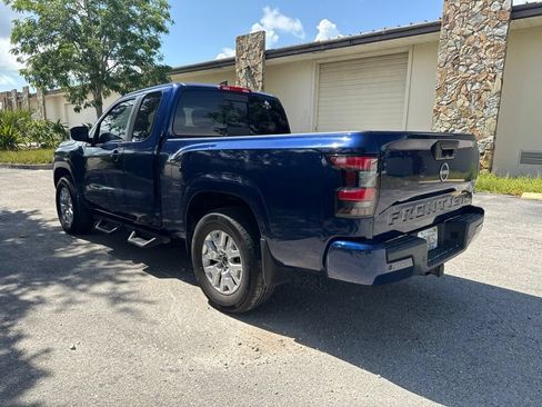 Used 2023 Nissan Frontier SV w/ SV Convenience Package RWD image 2