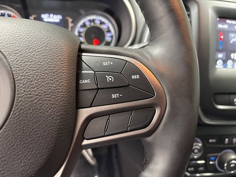 Used 2019 Jeep Cherokee Latitude Plus w/ Cold Weather Group image 12