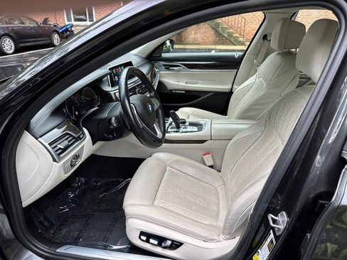 Used 2018 BMW 750i xDrive AWD/4WD image 16