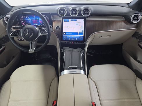 Certified 2025 Mercedes-Benz GLC 300 image 9