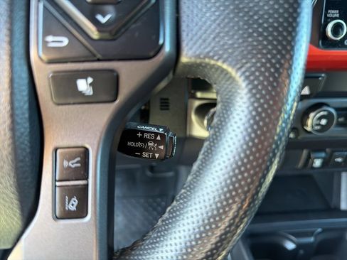 Used 2020 Toyota Tacoma TRD Off-Road AWD/4WD image 45