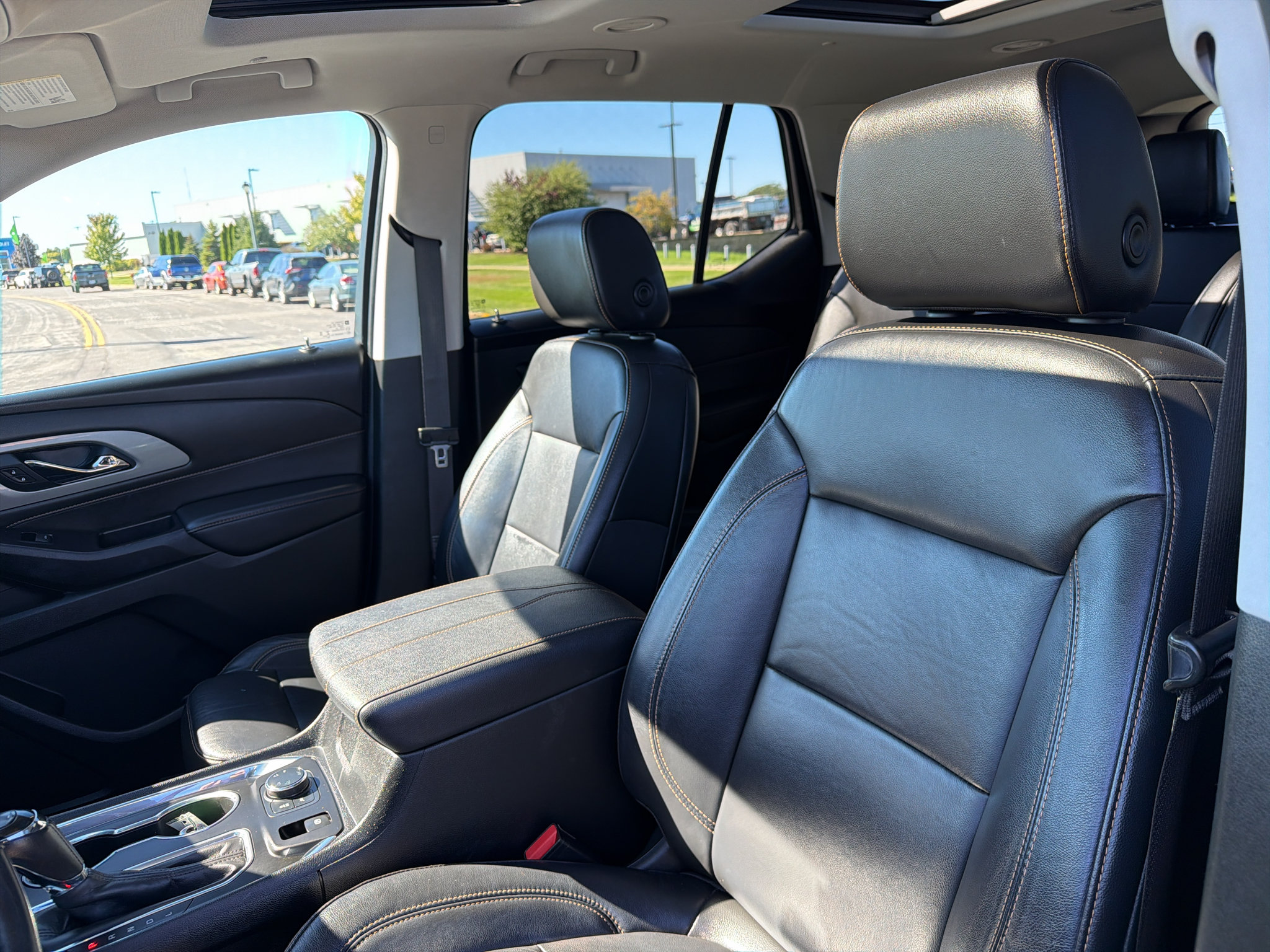 Used 2020 Chevrolet Traverse LT w/ LT Premium Package AWD/4WD image 16