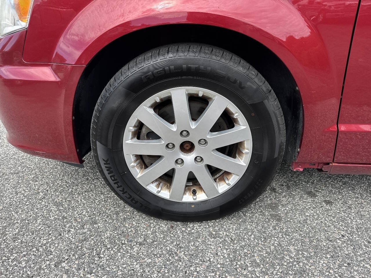 Used 2013 Chrysler Town & Country Touring FWD image 23