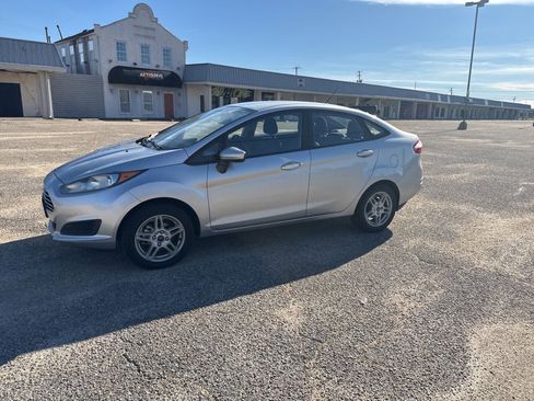 Used 2018 Ford Fiesta SE image 8
