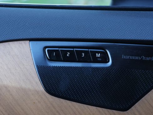 Used 2022 Volvo XC90 T6 Momentum w/ Advanced Package image 13