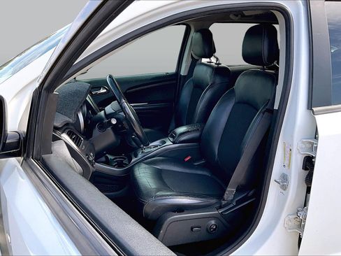 Used 2018 Dodge Journey Crossroad w/ Driver Convenience Group FWD image 24