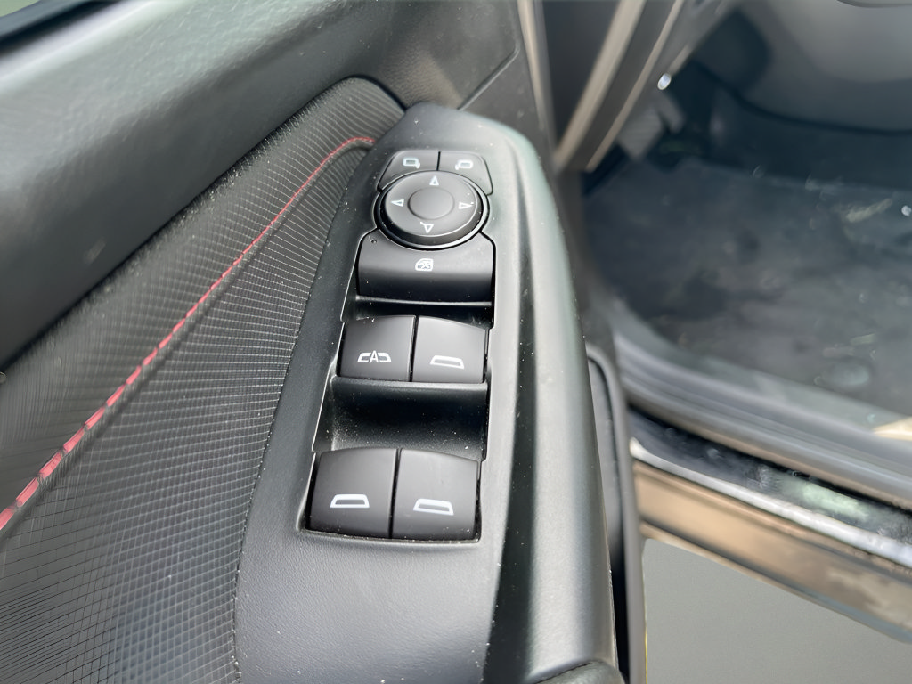 Used 2021 Chevrolet TrailBlazer RS w/ Convenience Package FWD image 13
