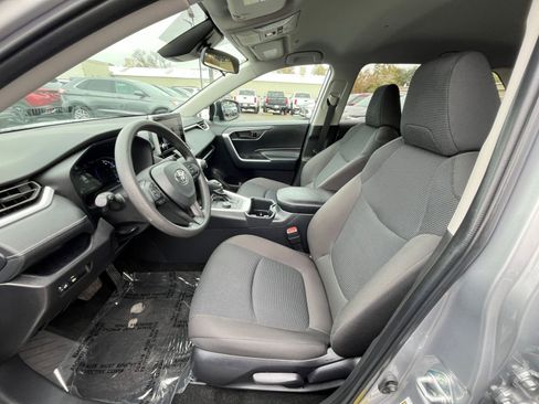 Used 2025 Toyota RAV4 LE image 25
