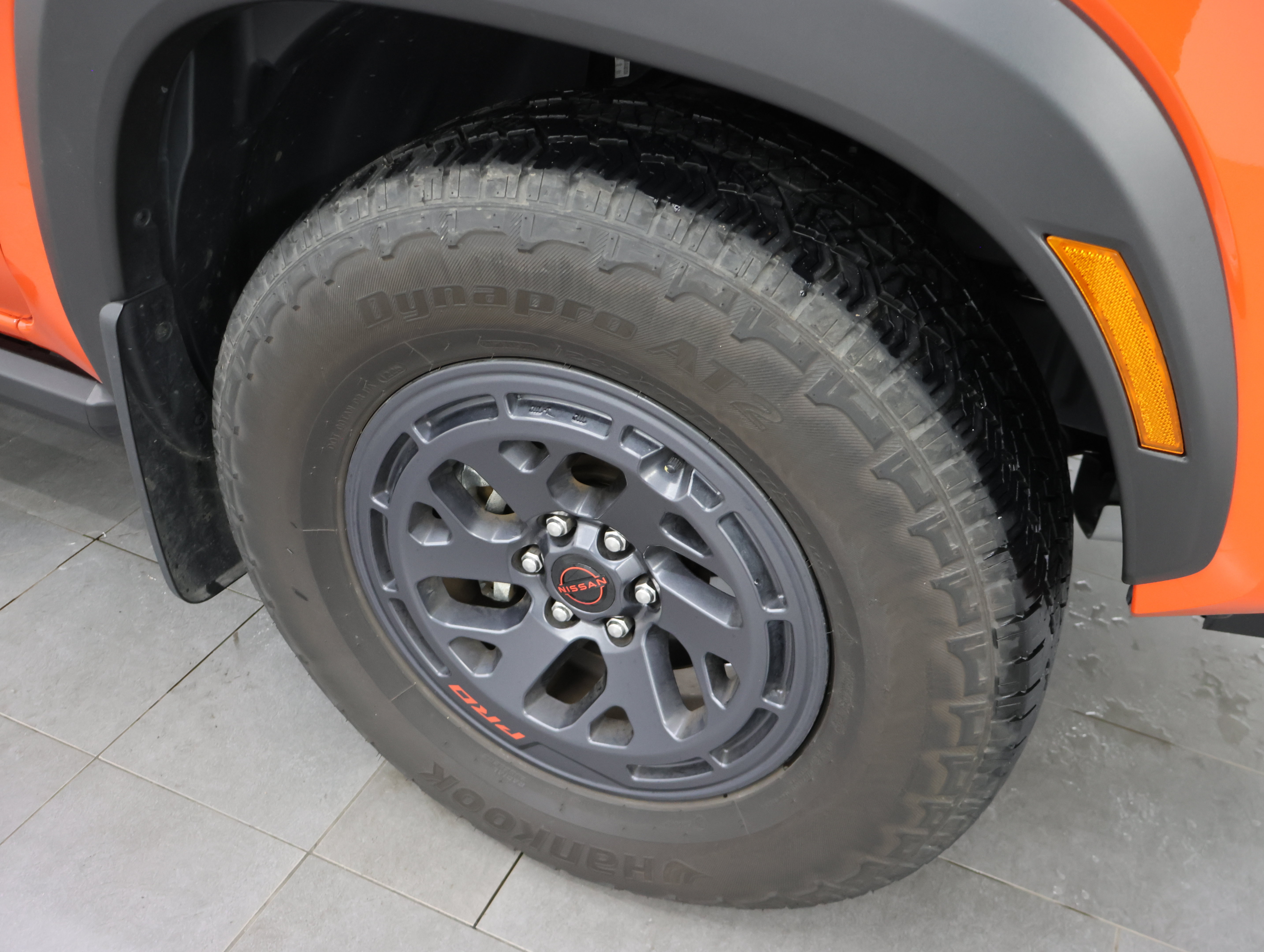 Used 2025 Nissan Frontier PRO-4X AWD/4WD image 3