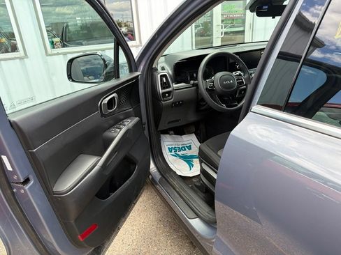 Used 2023 Kia Sorento LX FWD image 8