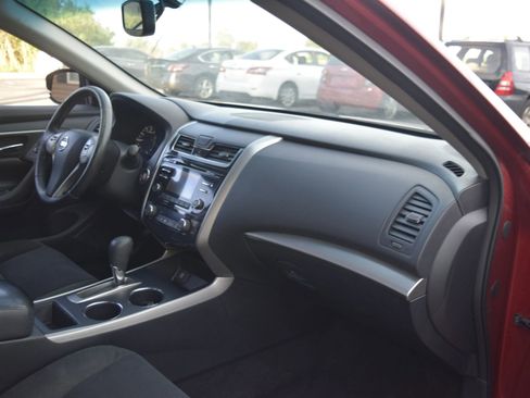 Used 2015 Nissan Altima 2.5 SV w/ Convenience Package FWD image 9