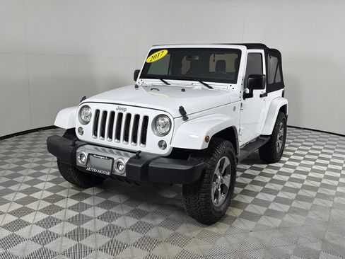 Used 2017 Jeep Wrangler Sahara w/ Dual Top Group AWD/4WD image 10